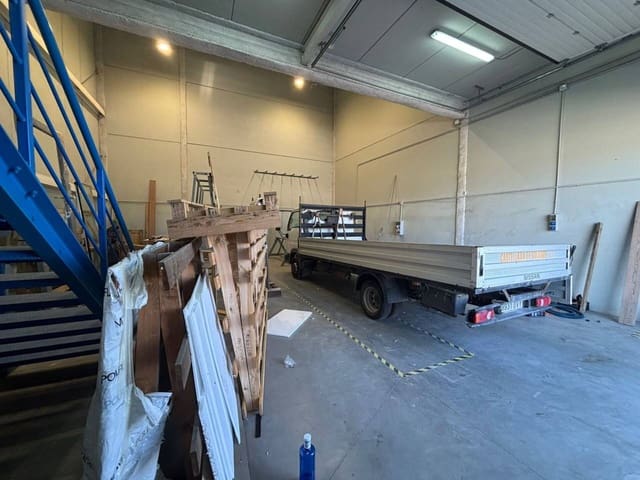 Virksomhed til leje i Ciempozuelos med garage - € 1.100 (Ref: 9136838)