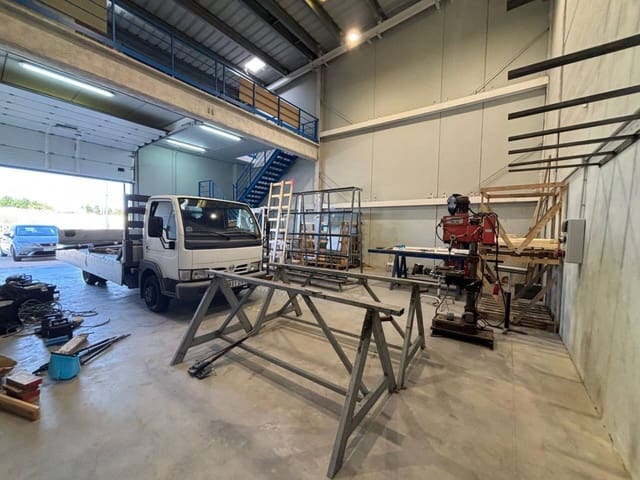 Virksomhed til leje i Ciempozuelos med garage - € 1.100 (Ref: 9136838)