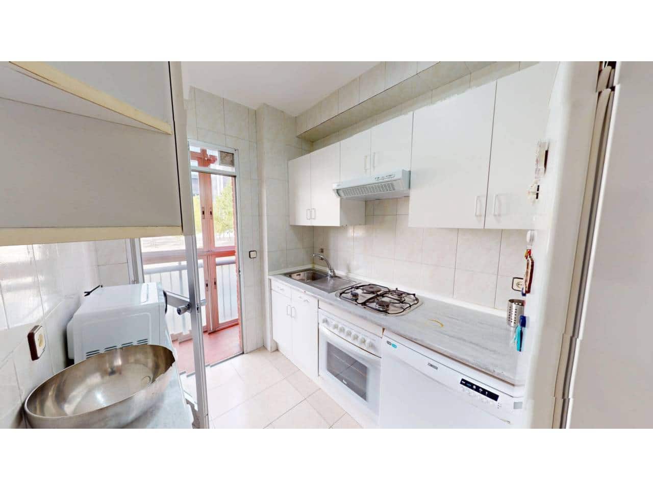 3 soveværelse Lejlighed til leje i Madrid by - € 1.500 (Ref: 9211723)