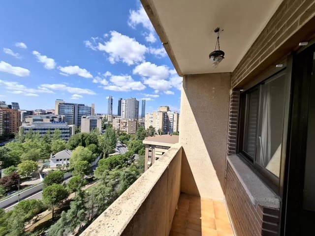 4 quarto Apartamento para arrendar em Costillares, Madrid cidade com piscina garagem - 2 100 € (Ref: 9232121)