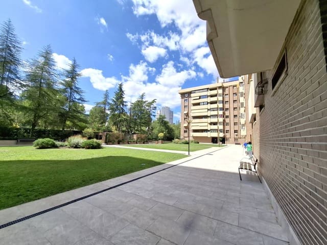 4 quarto Apartamento para arrendar em Costillares, Madrid cidade com piscina garagem - 2 100 € (Ref: 9232121)