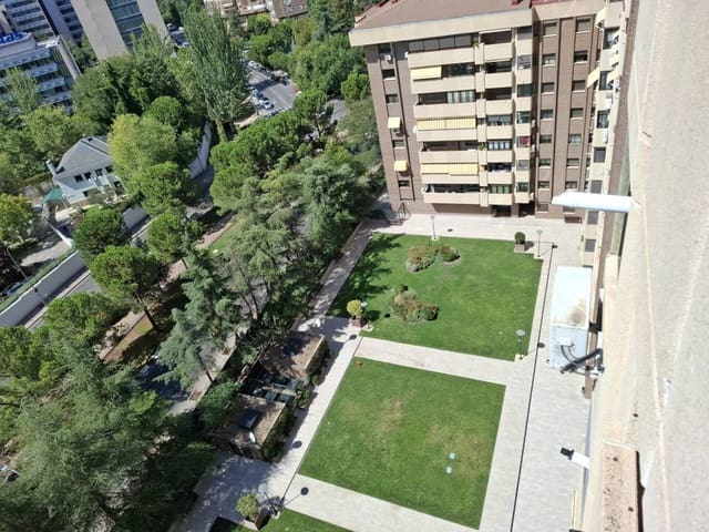 4 quarto Apartamento para arrendar em Costillares, Madrid cidade com piscina garagem - 2 100 € (Ref: 9232121)