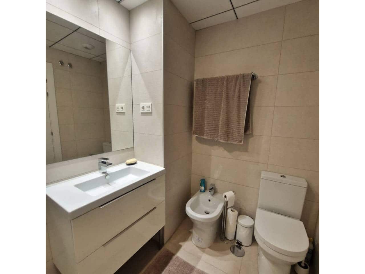 3 soverom Leilighet til leie i Malaga by med svømmebasseng garasje - € 1 650 (Ref: 9334533)