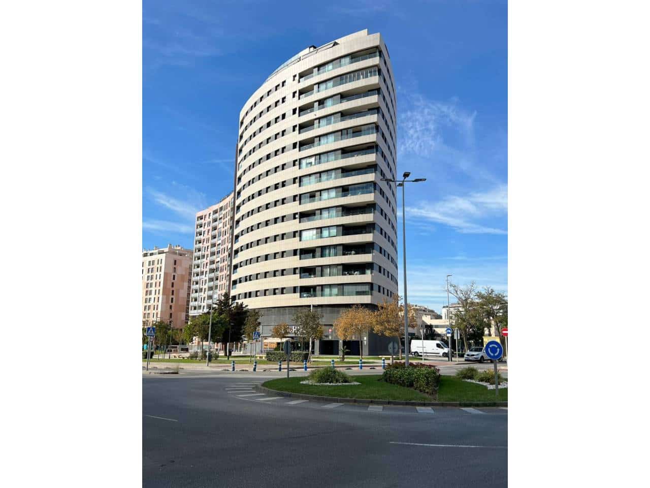 3 soverom Leilighet til leie i Malaga by med svømmebasseng garasje - € 1 650 (Ref: 9334533)