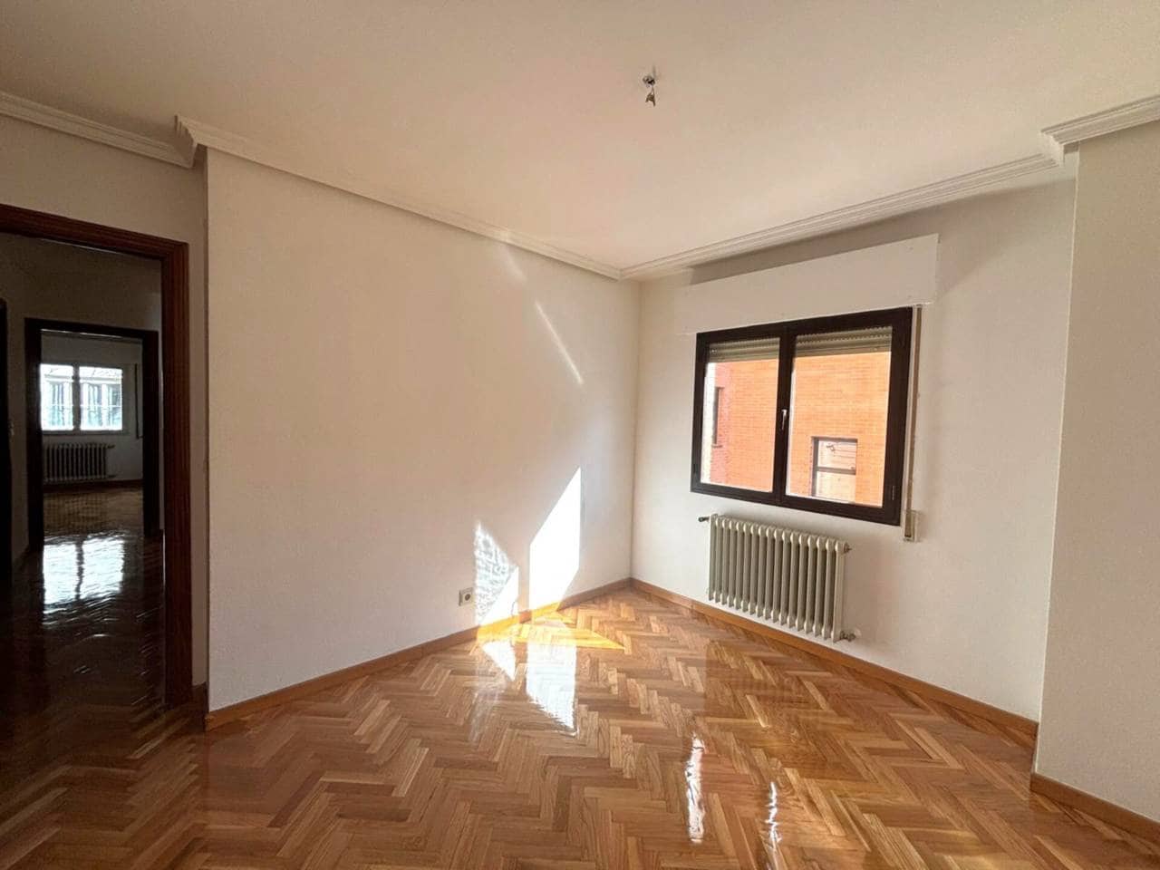 2 bedroom Flat for rent in Madrid city - € 1,900 (Ref: 9353189)