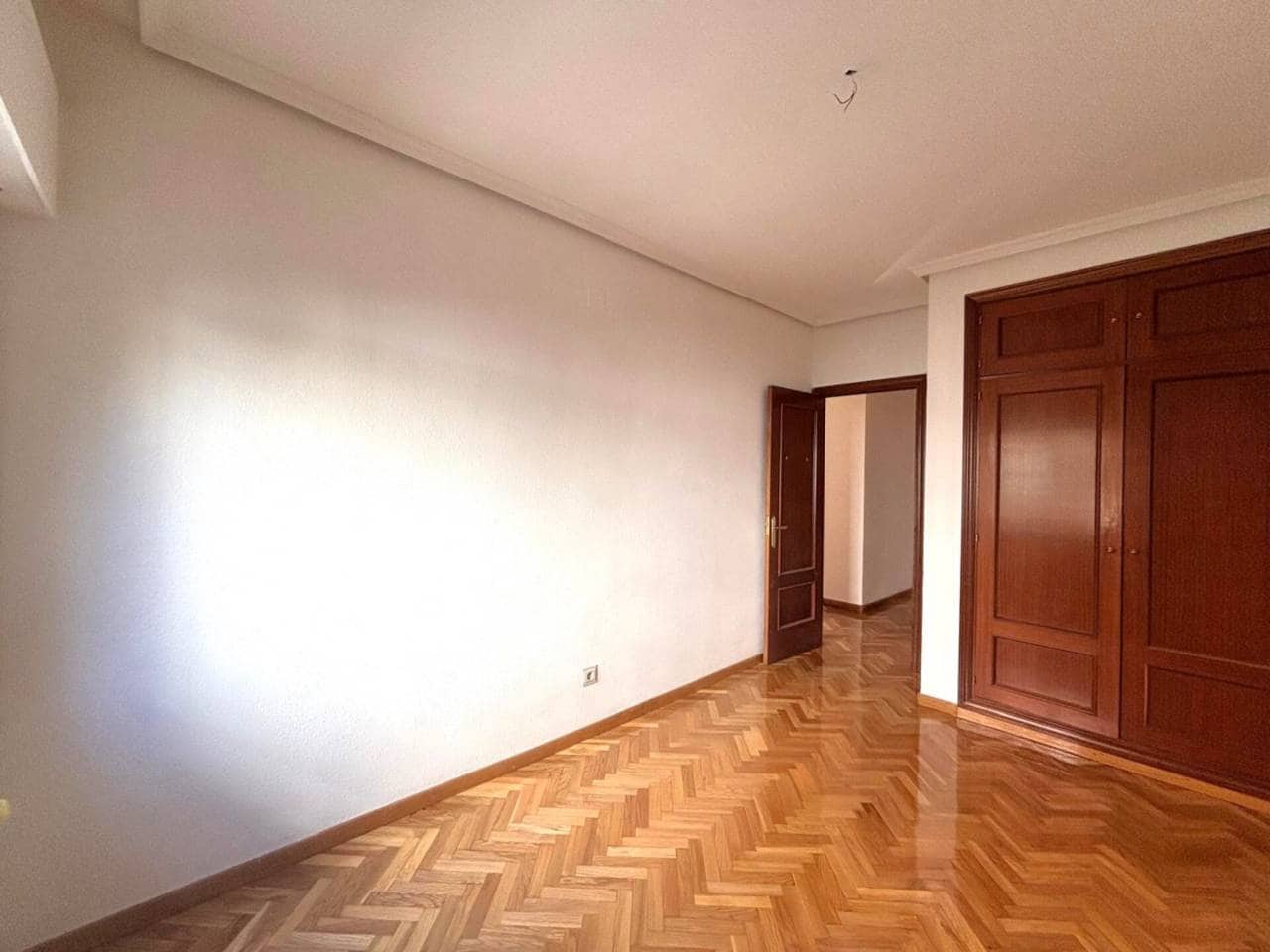 2 bedroom Flat for rent in Madrid city - € 1,900 (Ref: 9353189)