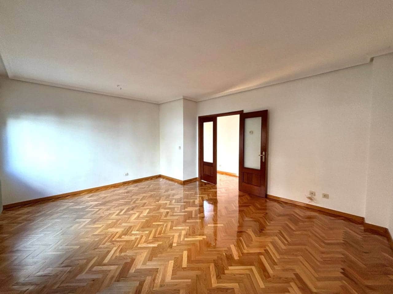 2 bedroom Flat for rent in Madrid city - € 1,900 (Ref: 9353189)