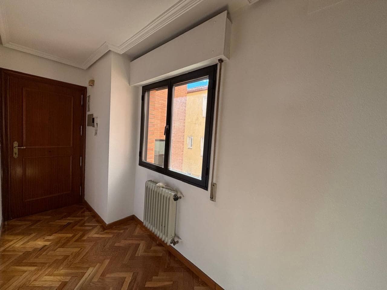 2 bedroom Flat for rent in Madrid city - € 1,900 (Ref: 9353189)
