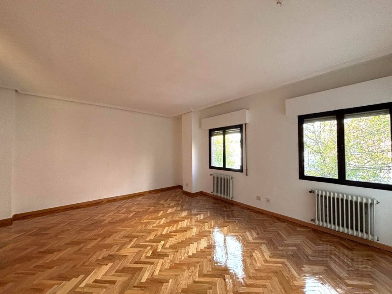 2 bedroom Flat for rent in Madrid city - € 1,900 (Ref: 9353189)