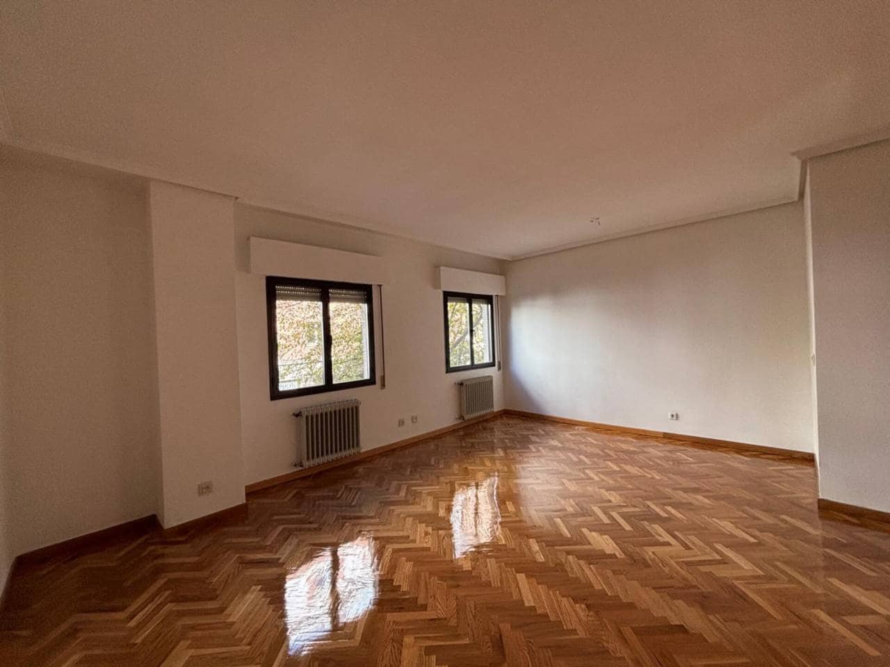 2 bedroom Flat for rent in Madrid city - € 1,900 (Ref: 9353189)
