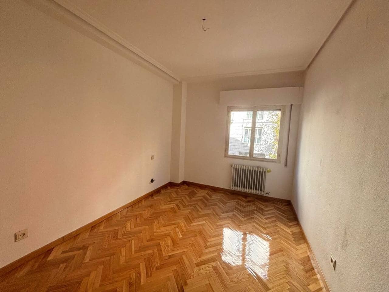 2 bedroom Flat for rent in Madrid city - € 1,900 (Ref: 9353189)