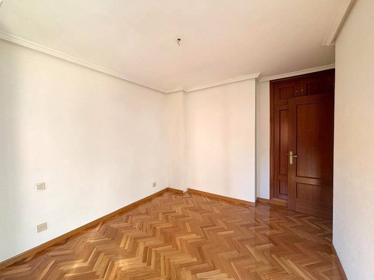 2 bedroom Flat for rent in Madrid city - € 1,900 (Ref: 9353189)