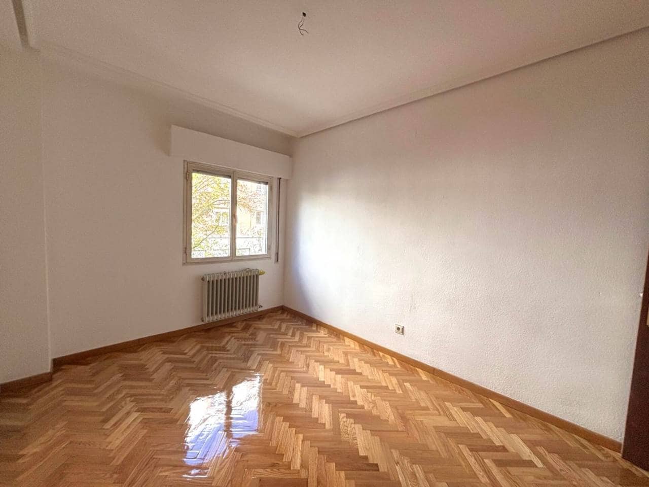 2 bedroom Flat for rent in Madrid city - € 1,900 (Ref: 9353189)