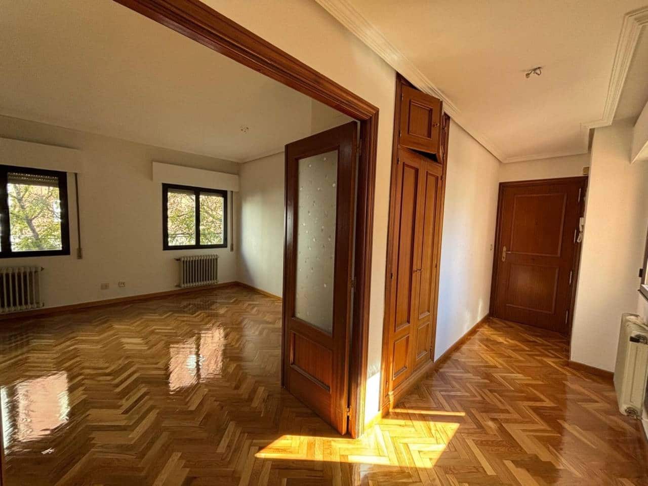 2 bedroom Flat for rent in Madrid city - € 1,900 (Ref: 9353189)
