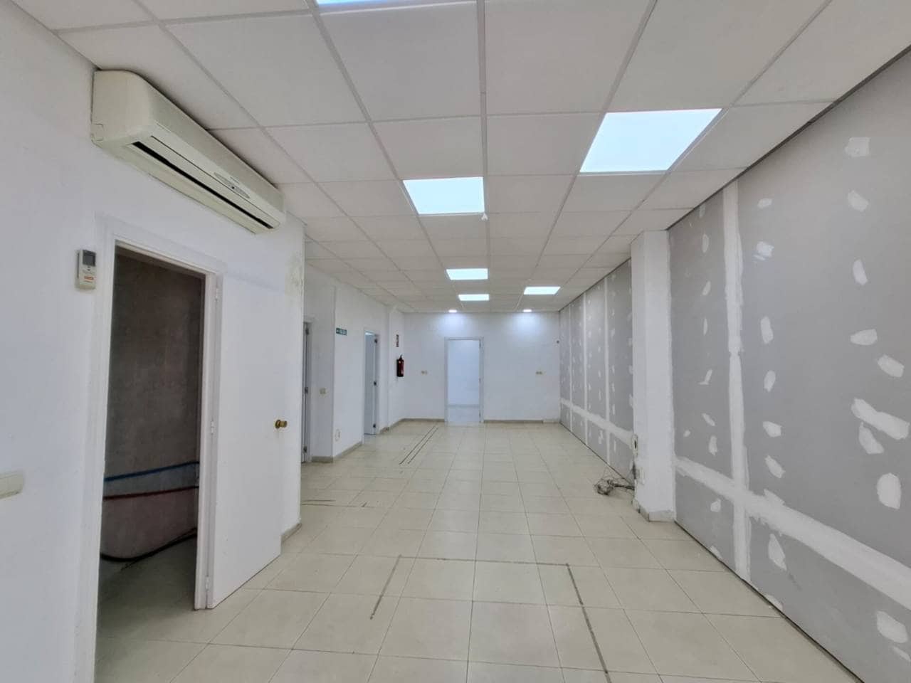 Kommersiell till salu i Madrid stad - 250 000 € (Ref: 9366974)