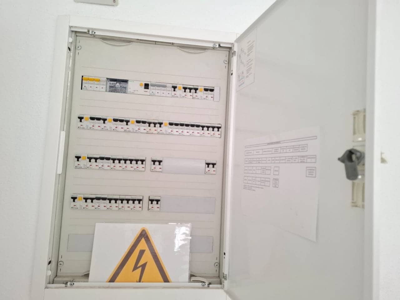 Kommersiell till salu i Madrid stad - 250 000 € (Ref: 9366974)