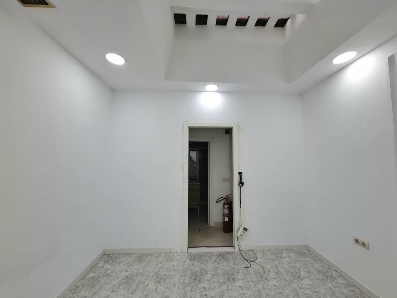 Kommersiell till salu i Madrid stad - 250 000 € (Ref: 9366974)