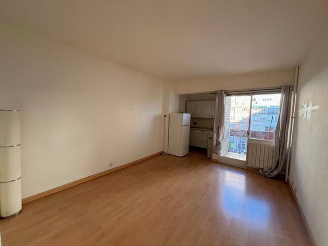 Studio til leje i Canillas, Madrid by - € 800 (Ref: 9439506)