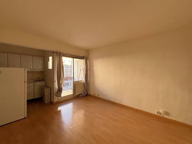 Studio til leje i Canillas, Madrid by - € 800 (Ref: 9439506)