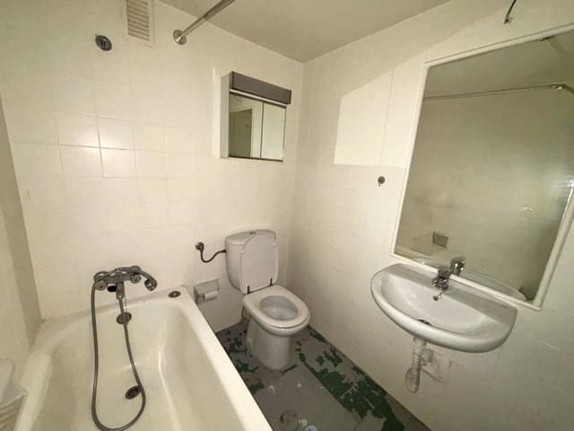Studio til leje i Canillas, Madrid by - € 800 (Ref: 9439506)