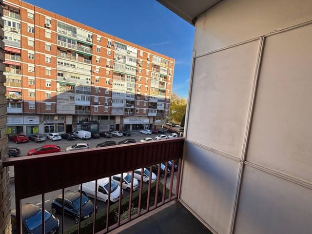 Studio til leje i Canillas, Madrid by - € 800 (Ref: 9439506)