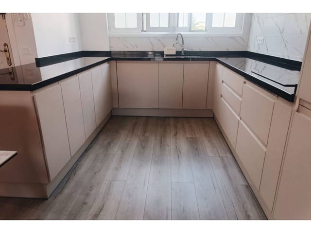 3 quarto Moradia para arrendar em Puerto de la Cruz com piscina garagem - 1 350 € (Ref: 9455908)