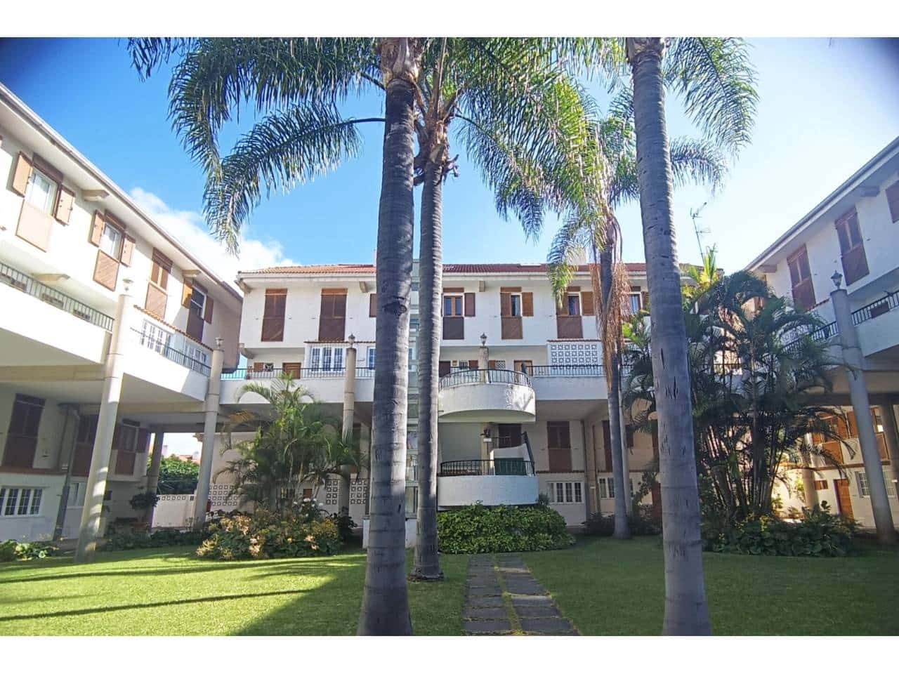 Villa/Maison de 3 chambres à louer à Puerto de la Cruz avec piscine garage - 1 350 € (Ref: 9455908)