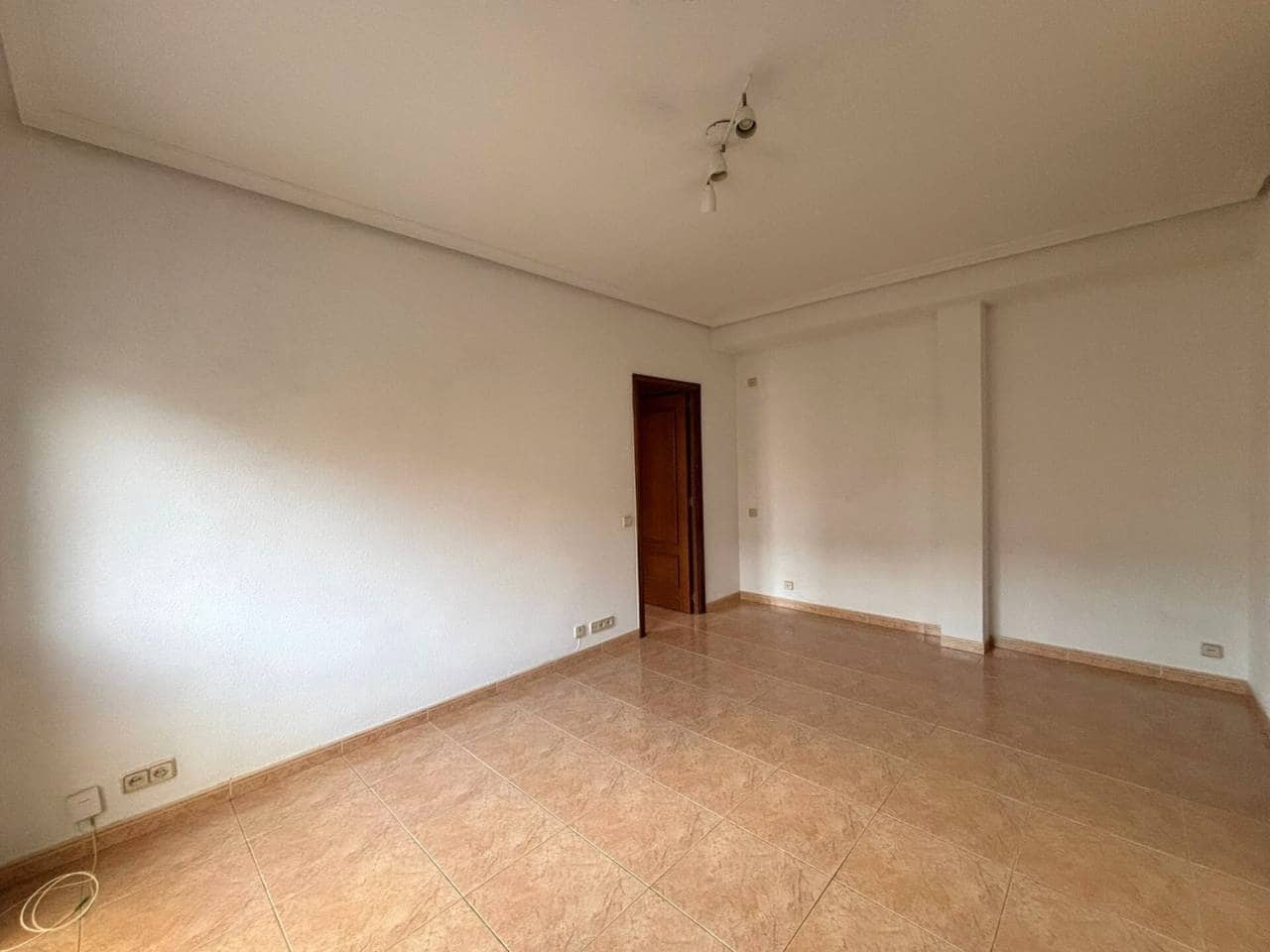 1 bedroom Flat for rent in Madrid city - € 1,250 (Ref: 9467955)