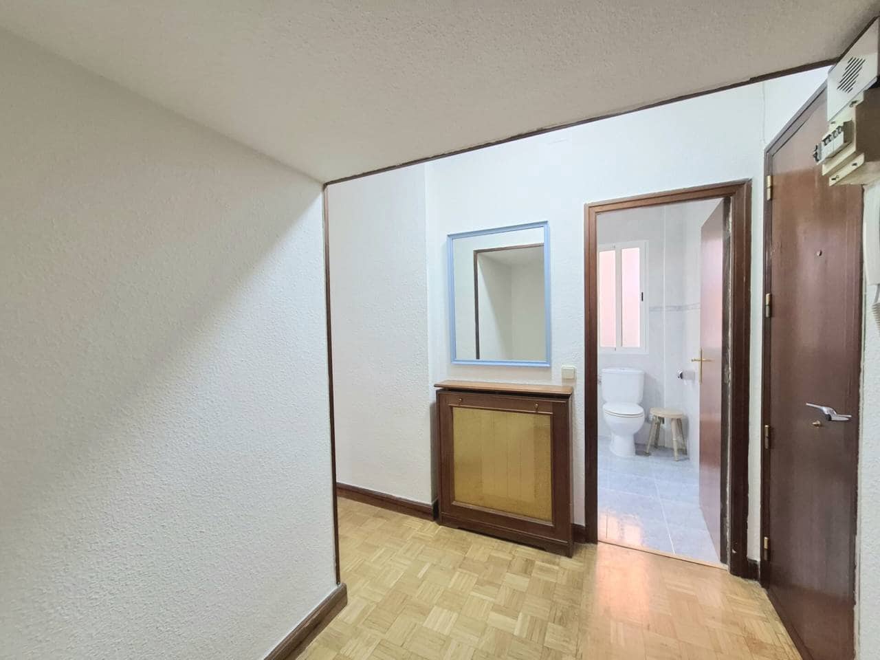 2 bedroom Flat for rent in Madrid city - € 1,100 (Ref: 9488059)