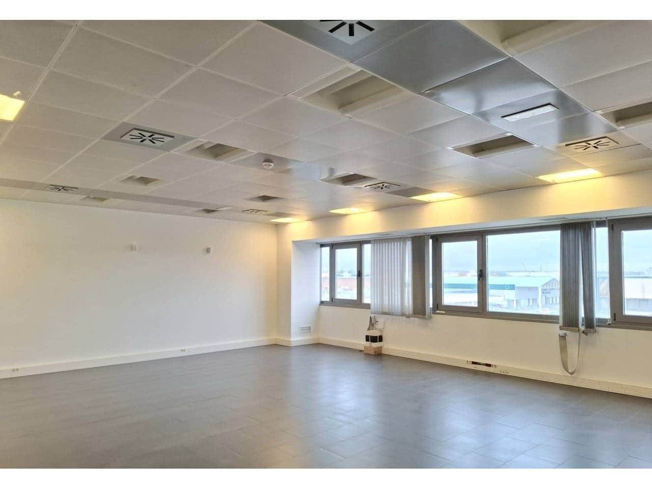 3 soverom Kontor til leie i Coslada med garasje - € 980 (Ref: 9494170)