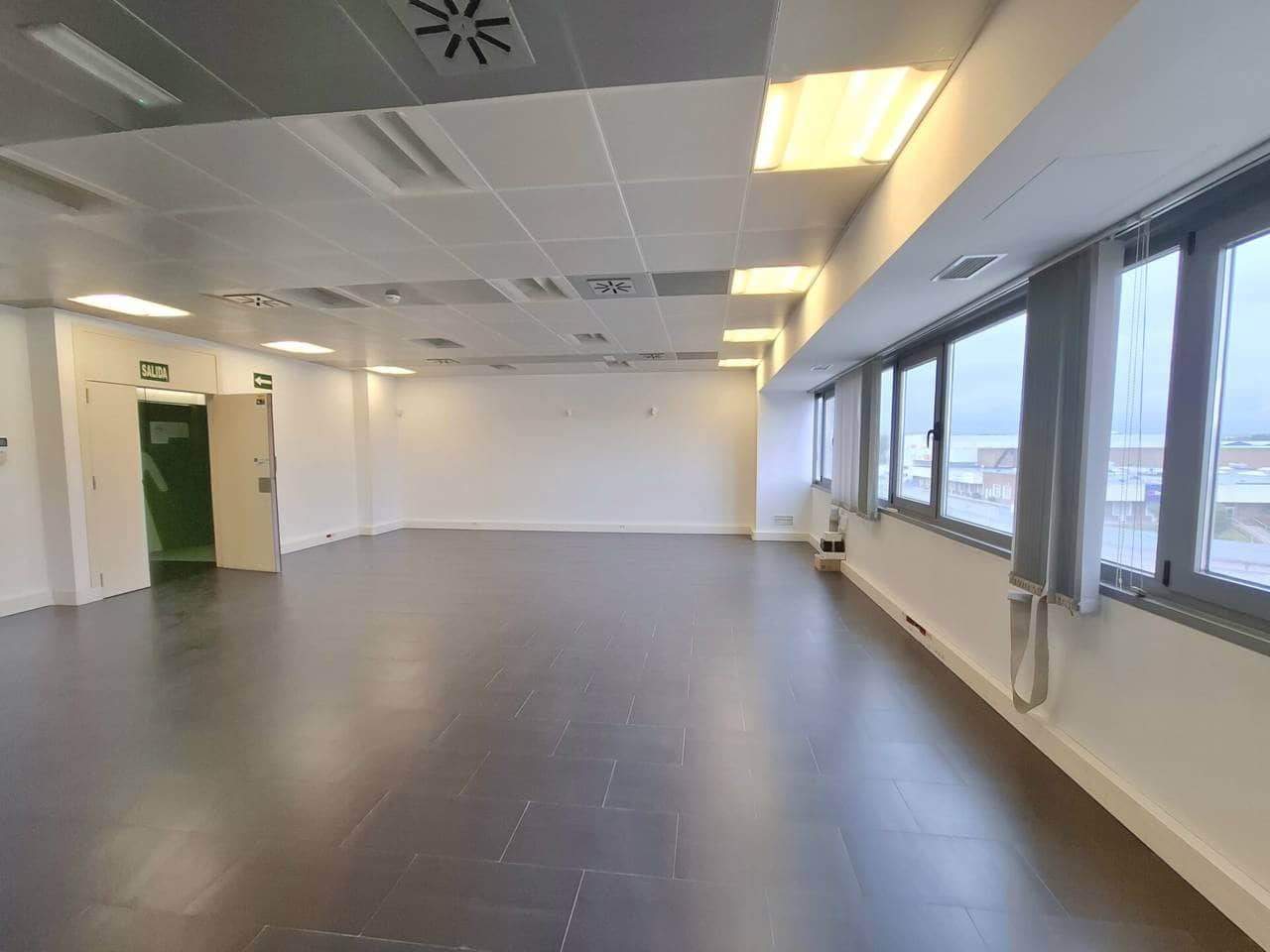 3 soverom Kontor til leie i Coslada med garasje - € 980 (Ref: 9494170)