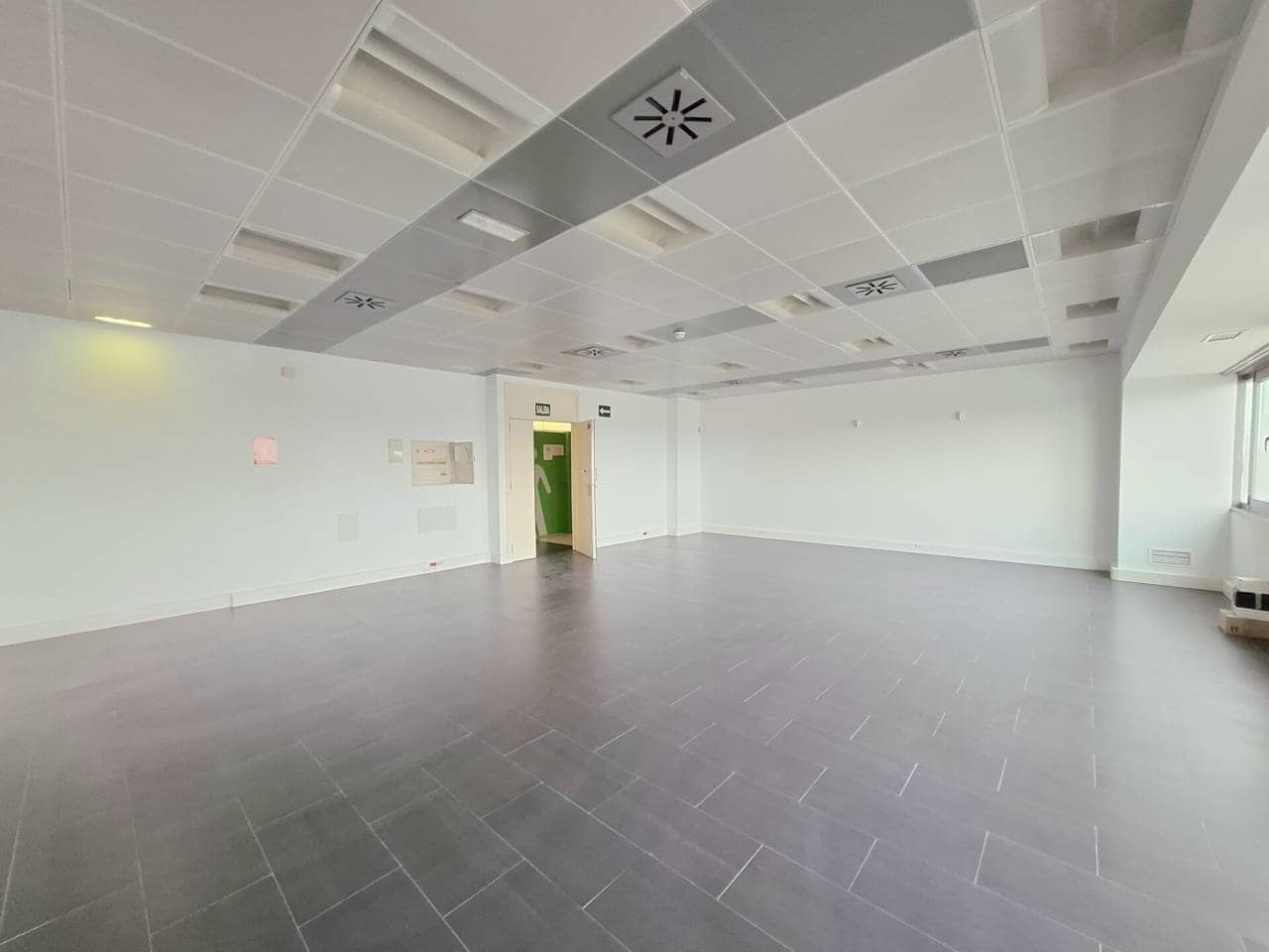 3 soverom Kontor til leie i Coslada med garasje - € 980 (Ref: 9494170)