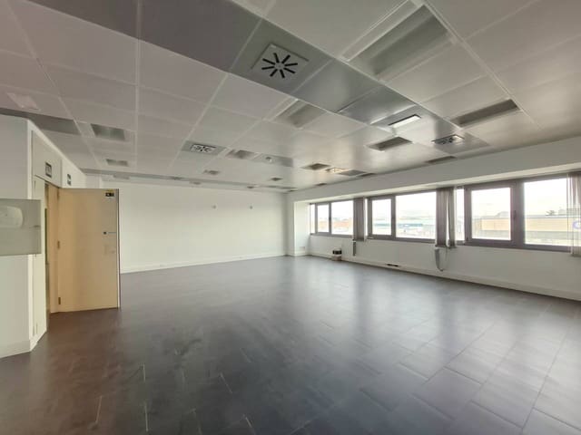 3 soverom Kontor til leie i Coslada med garasje - € 980 (Ref: 9494170)