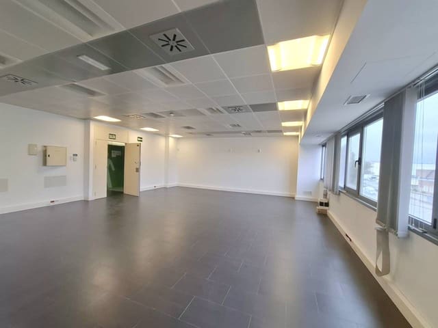 3 soverom Kontor til leie i Coslada med garasje - € 980 (Ref: 9494170)