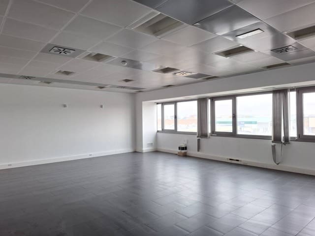 3 soverom Kontor til leie i Coslada med garasje - € 980 (Ref: 9494170)