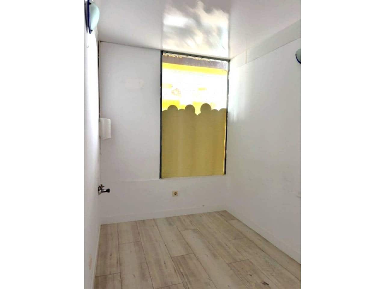 4 bedroom Commercial for rent in Arroyomolinos with garage - € 1,600 (Ref: 9594525)