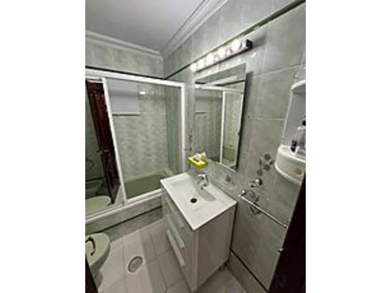 3 quarto Apartamento para arrendar em Sevilha cidade - 950 € (Ref: 9627082)