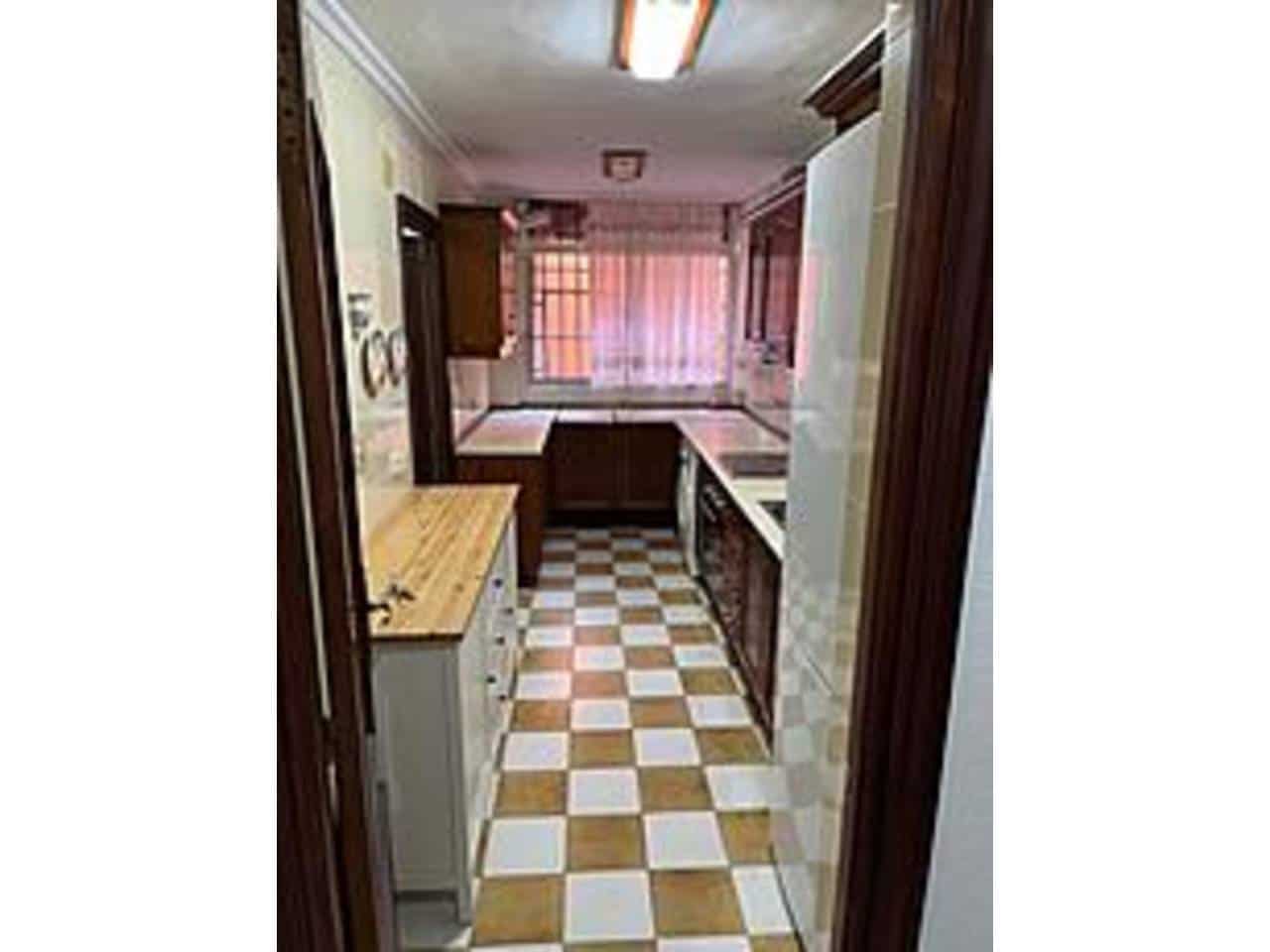 3 quarto Apartamento para arrendar em Sevilha cidade - 950 € (Ref: 9627082)