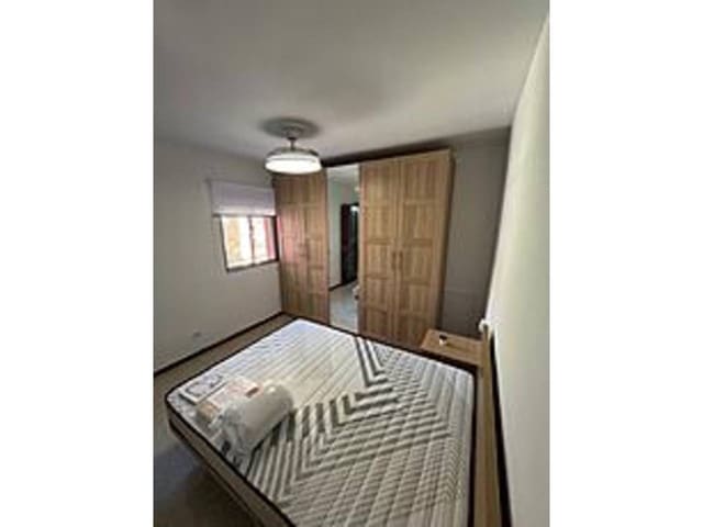 3 slaapkamer Flat te huur in Sevilla stad - € 950 (Ref: 9627082)