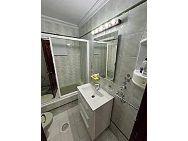 3 slaapkamer Flat te huur in Sevilla stad - € 950 (Ref: 9627082)