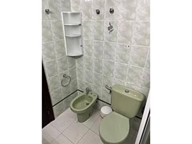 3 slaapkamer Flat te huur in Sevilla stad - € 950 (Ref: 9627082)