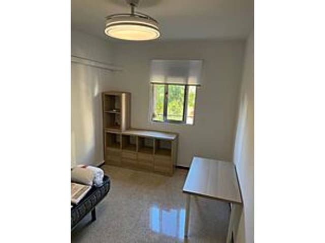 3 slaapkamer Flat te huur in Sevilla stad - € 950 (Ref: 9627082)