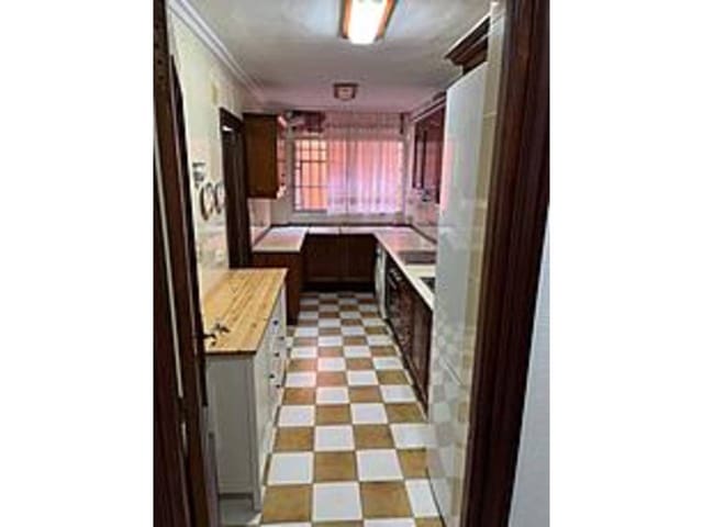 3 slaapkamer Flat te huur in Sevilla stad - € 950 (Ref: 9627082)