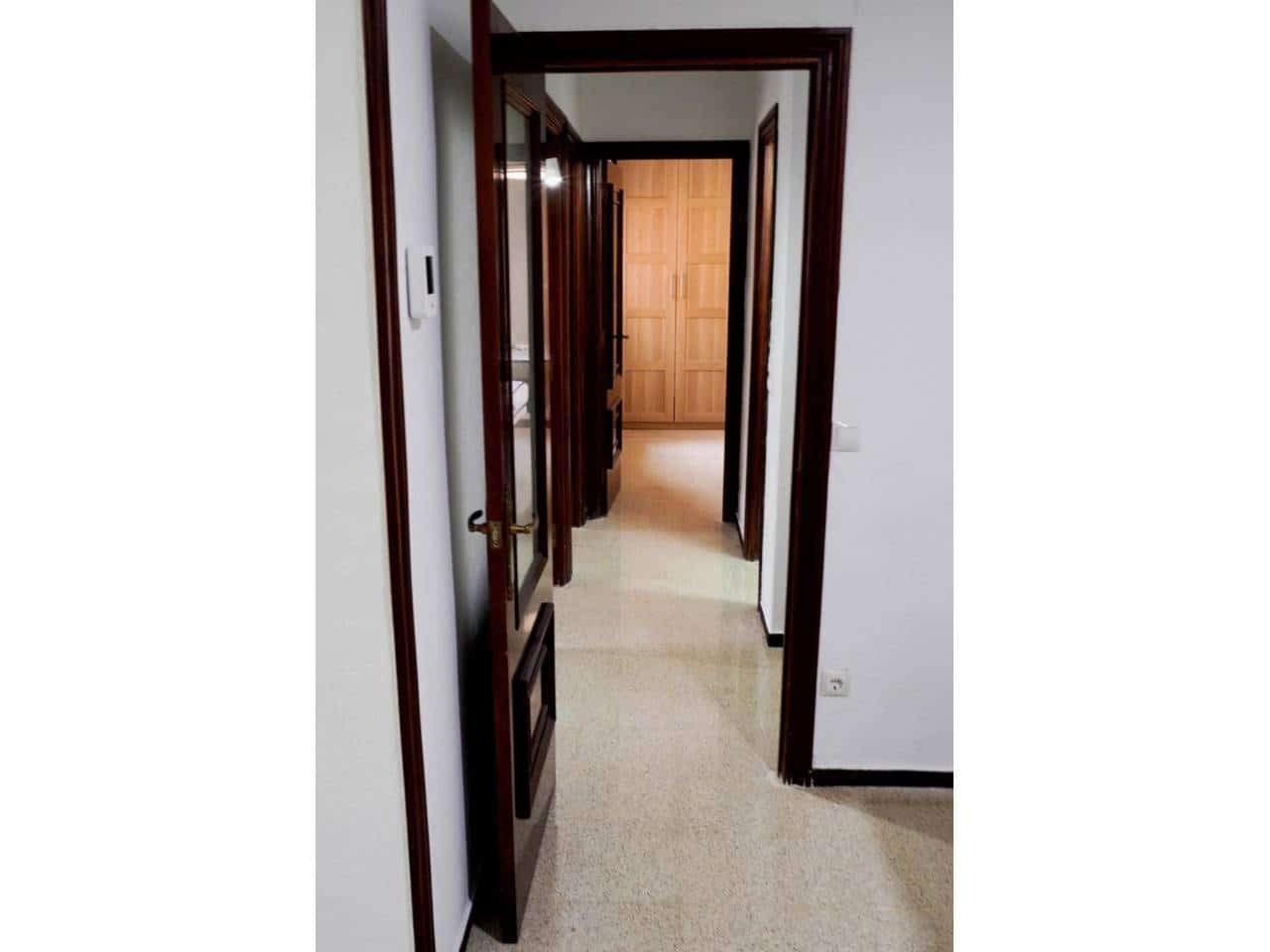 Piso de 3 habitaciones en Sevilla ciudad en alquiler - 950 € (Ref: 9627082)