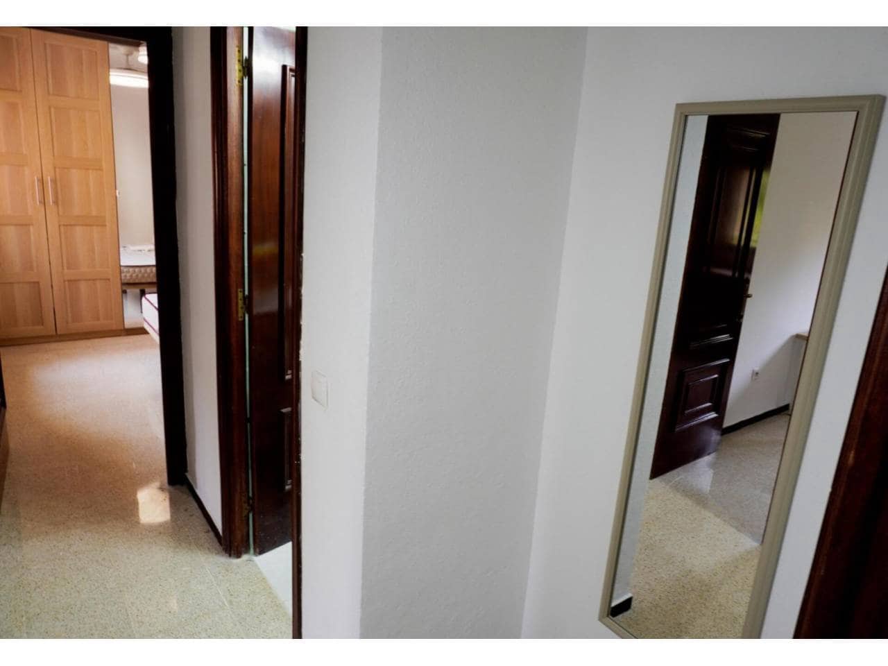 Piso de 3 habitaciones en Sevilla ciudad en alquiler - 950 € (Ref: 9627082)