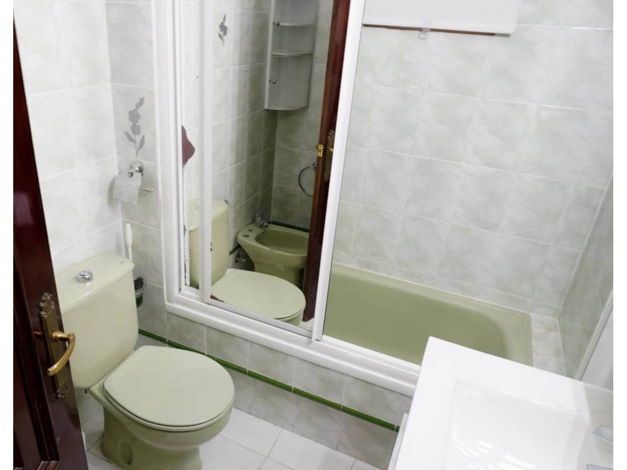 Piso de 3 habitaciones en Sevilla ciudad en alquiler - 950 € (Ref: 9627082)