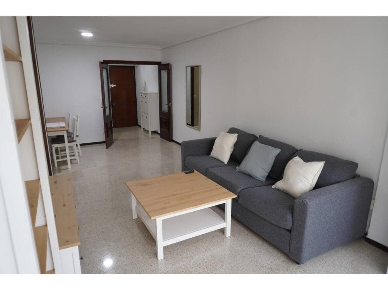 Piso de 3 habitaciones en Sevilla ciudad en alquiler - 950 € (Ref: 9627082)