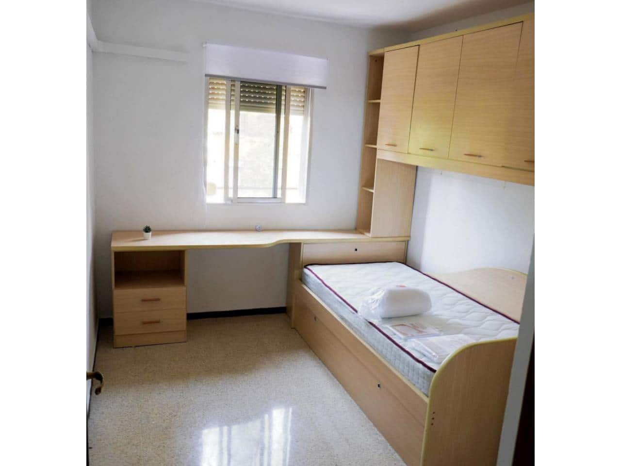 Piso de 3 habitaciones en Sevilla ciudad en alquiler - 950 € (Ref: 9627082)