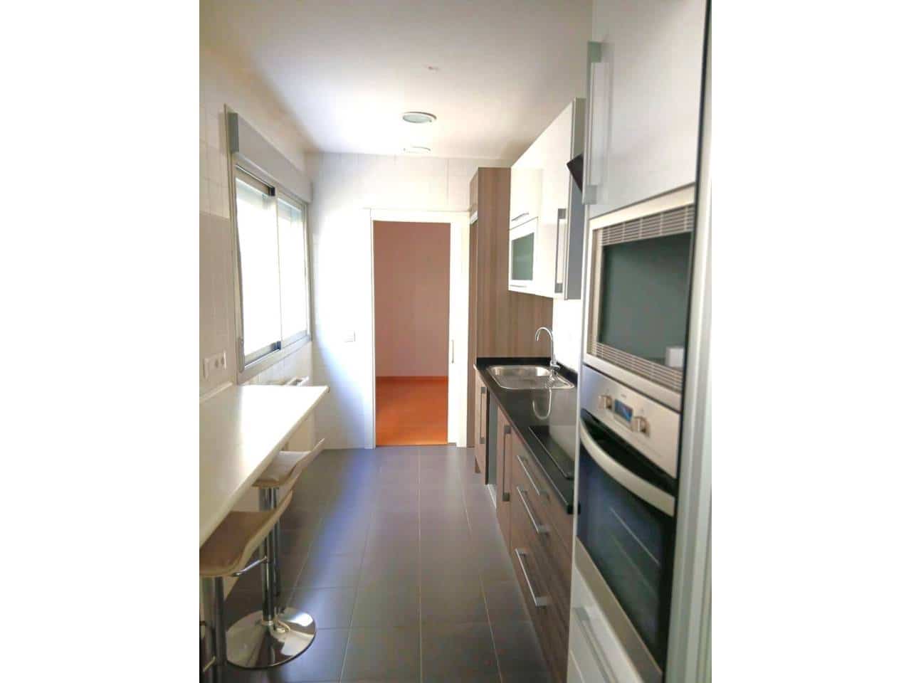 1 soverom Leilighet til leie i Madrid by med garasje - € 917 (Ref: 9654541)