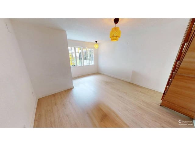 3 bedroom Villa for rent in Apostol Santiago, Madrid city - € 1,500 (Ref: 9676670)